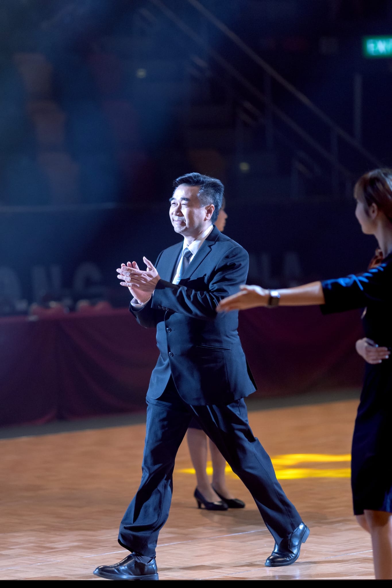 圖片說明(7):中國香港體育舞蹈總會會長葉賜偉先生對首天港隊的表現感到滿意。.j